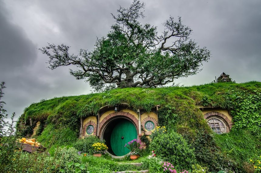 nz-country-info-hobbiton nz-country-info-hobbiton